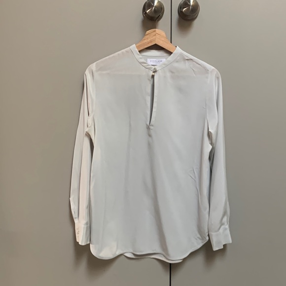 Everlane Silk Split Neck Shirt White/Gray Size 4 - Picture 2 of 8